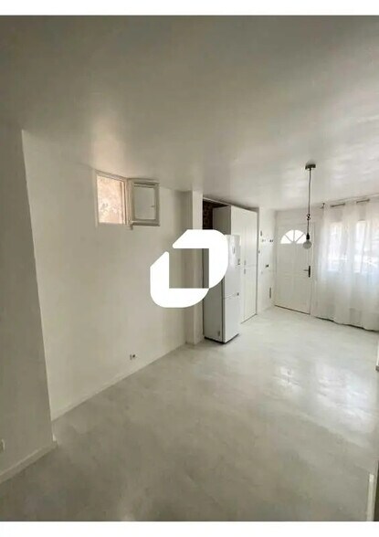 Office in Clamart to rent - Interior Photo - Image 2 of 5