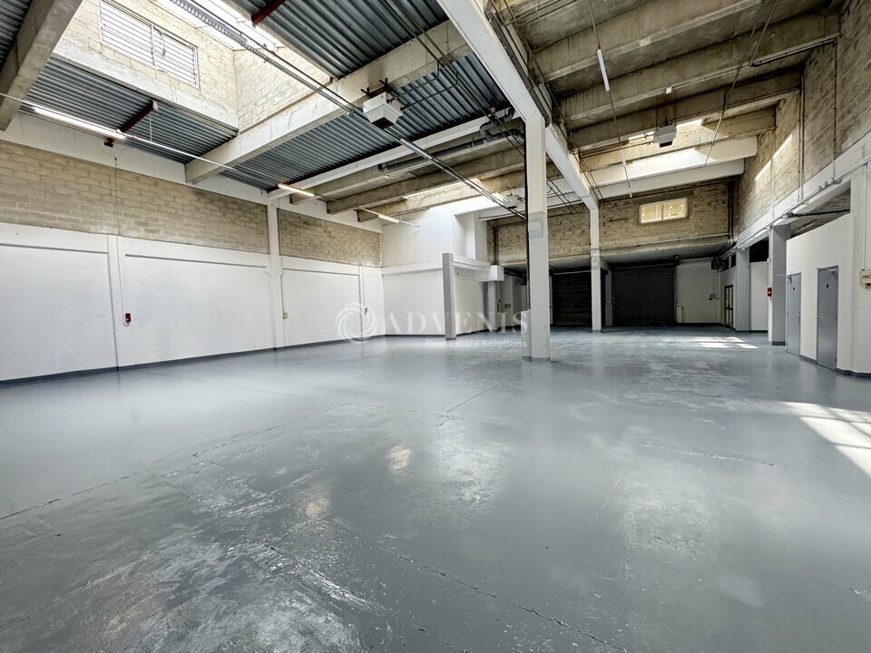 Light Industrial in Aulnay Sous Bois to rent Interior Photo- Image 1 of 13