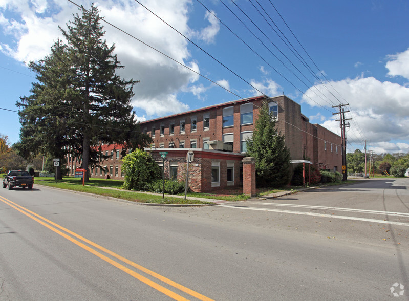 108 N Main St, Sherburne, NY for rent - Primary Photo - Image 1 of 3