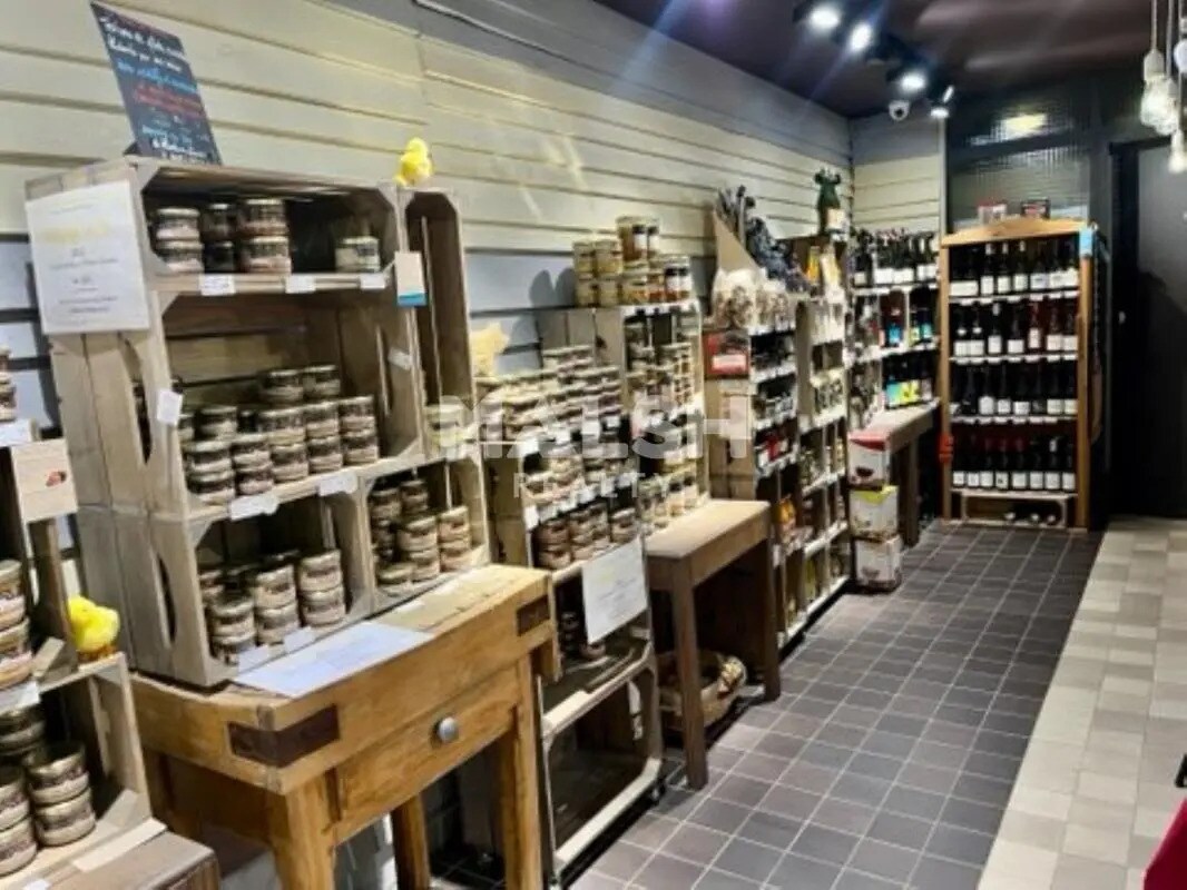 Retail in Lyon to rent Interior Photo- Image 1 of 5