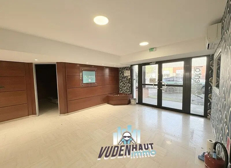 Location Bureaux 171 m² - Photo 1