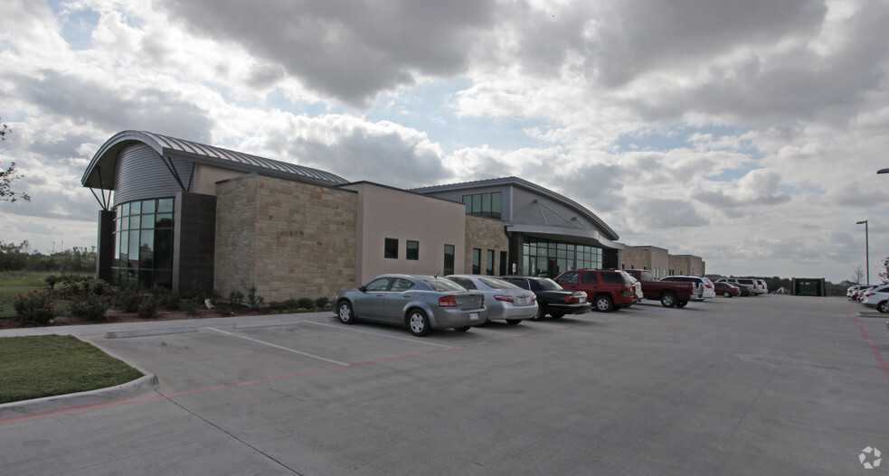 7801 Oakmont Blvd, Fort Worth, TX for rent - Building Photo - Image 3 of 7