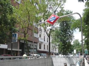 Retail in Madrid, Madrid to rent Building Photo- Image 2 of 3