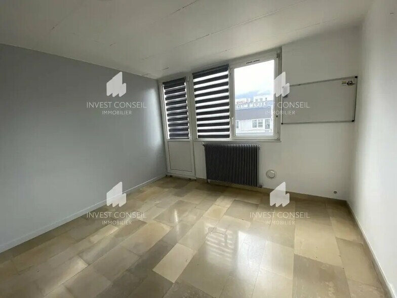 Light Industrial in Cergy to rent - Building Photo - Image 3 of 10