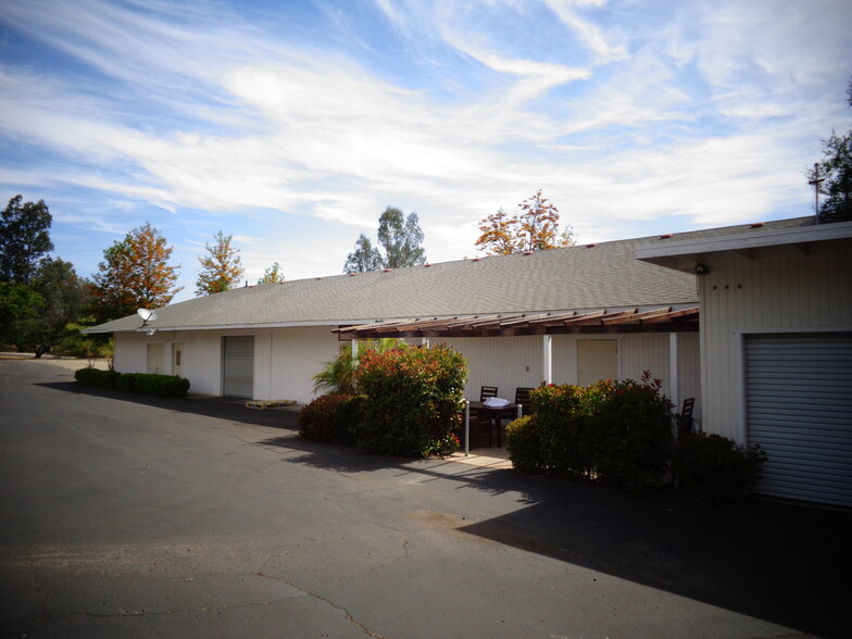 28560 Lilac Rd, Valley Center, CA for rent - Primary Photo - Image 1 of 5