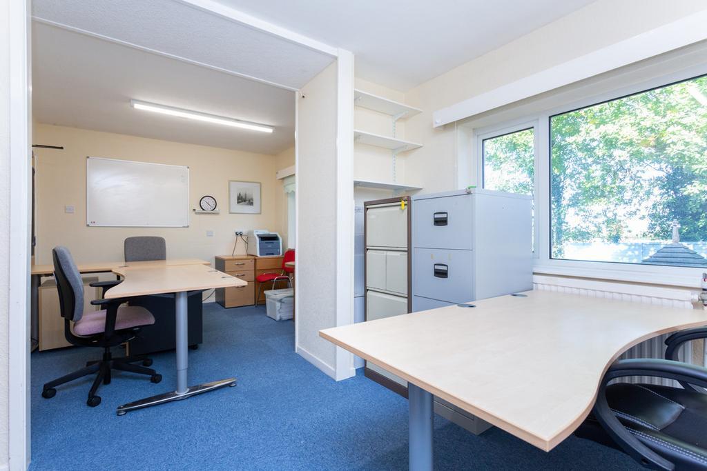 Howick Park Ave, Penwortham to rent Building Photo- Image 1 of 9