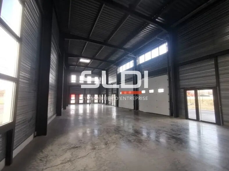 Light Industrial in Bourgoin-Jallieu for sale - Building Photo - Image 3 of 4