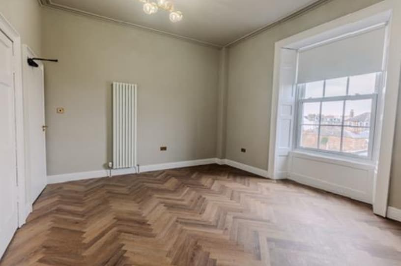 21 Wellington Sq, Ayr to rent Interior Photo- Image 1 of 1