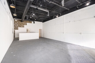 813 Hollywood Rd NW, Atlanta, GA to rent Interior Photo- Image 2 of 13