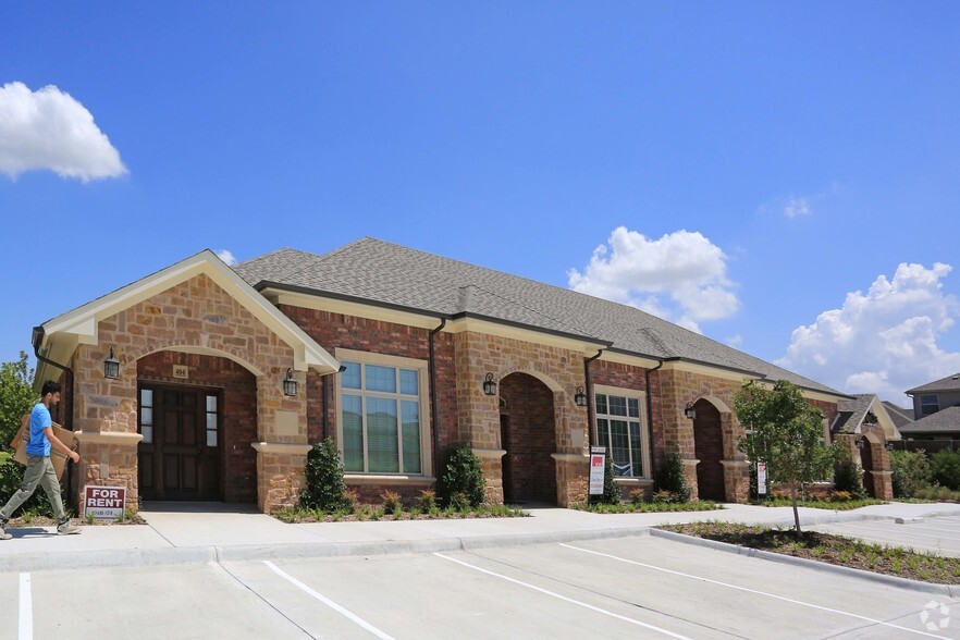 425 Old Newman Rd, Frisco, TX for rent - Building Photo - Image 3 of 40