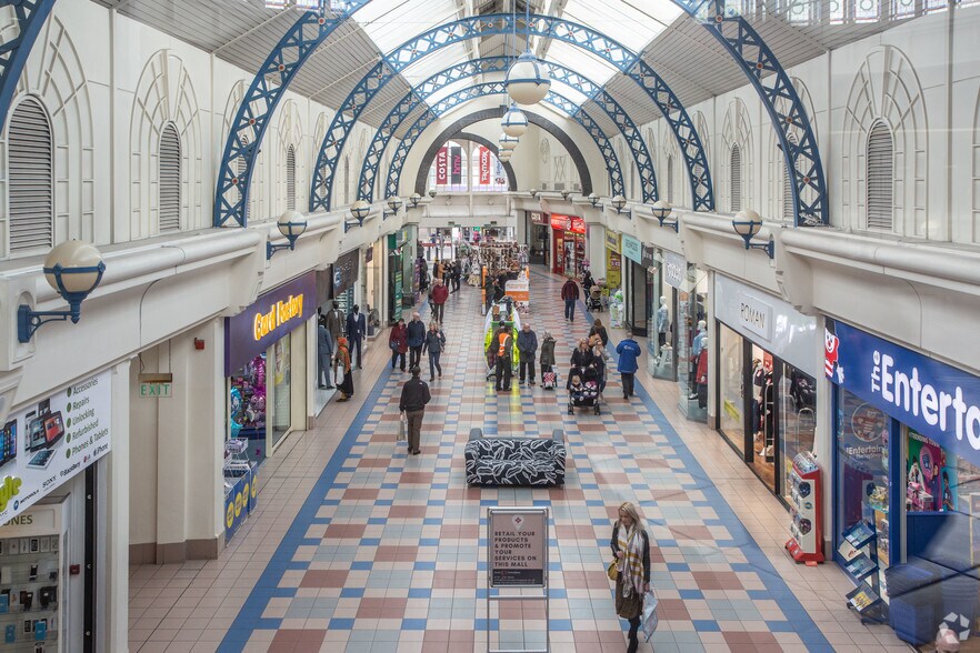 Octagon Centre, Burton On Trent to rent - Building Photo - Image 2 of 11