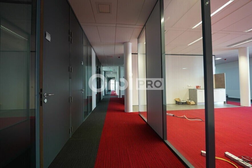 66 Chemin Du Moulin Carron, Dardilly to rent - Interior Photo - Image 3 of 12