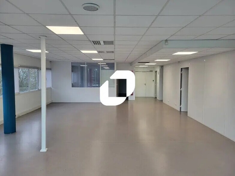 Office in Mérignac to rent - Interior Photo - Image 3 of 8