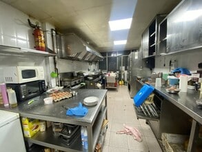 Retail in L'Hospitalet de Llobregat to rent Interior Photo- Image 2 of 5
