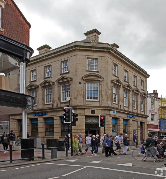 109-111 High St, Bedford to rent - Building Photo - Image 3 of 4