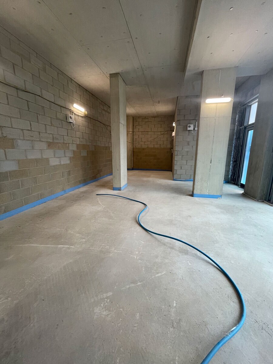 Lakeside Dr, London for sale Interior Photo- Image 1 of 1