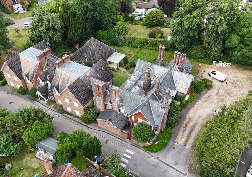 Main Rd, Crawley to rent - Building Photo - Image 1 of 5