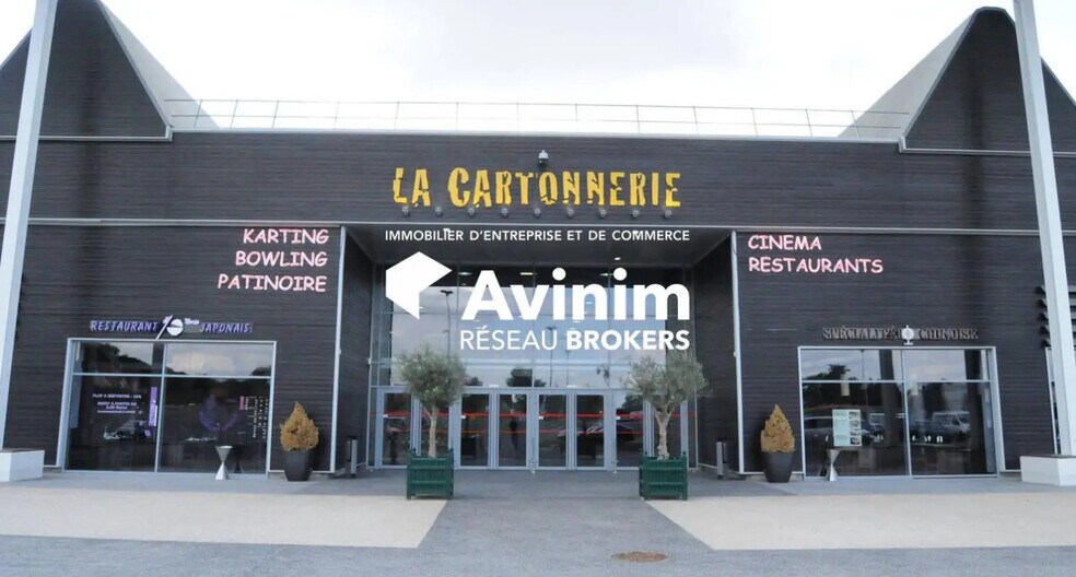 Retail in Dammarie-les-Lys to rent - Building Photo - Image 2 of 6