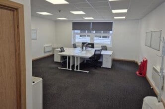 Monks Brk, Newport to rent Interior Photo- Image 2 of 2