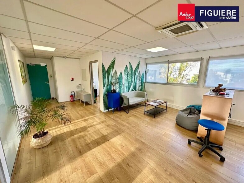 115 Rue Claude Nicolas Ledoux, Aix-en-Provence to rent - Interior Photo - Image 1 of 8