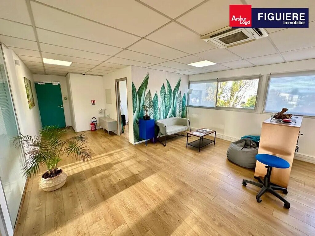 Location Bureaux 142 m² - Photo 1