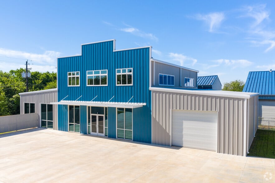 11215 Conroy Ln, Austin, TX for sale - Primary Photo - Image 1 of 1