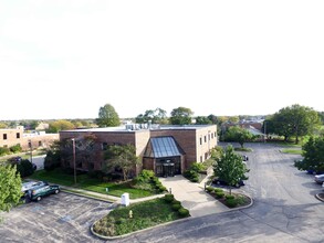 351 S Main Pl, Carol Stream, IL for rent Building Photo- Image 1 of 9