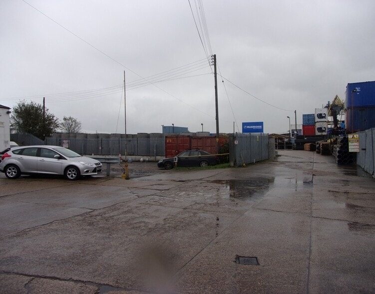 Mark Ln, Gravesend to rent - Building Photo - Image 2 of 4