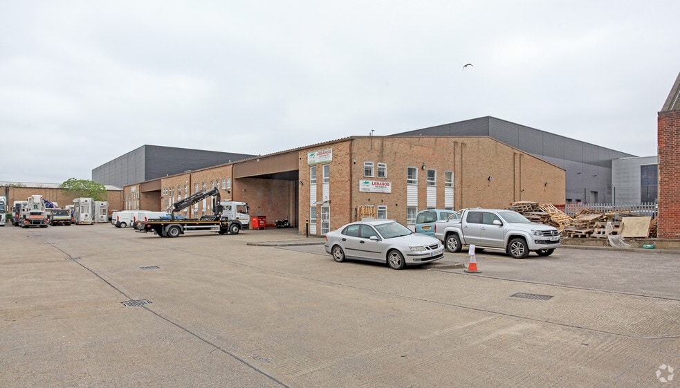 18-24 Whitby Ave, London to rent - Building Photo - Image 2 of 4