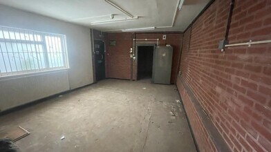 High St, Brownhills to rent Interior Photo- Image 2 of 6