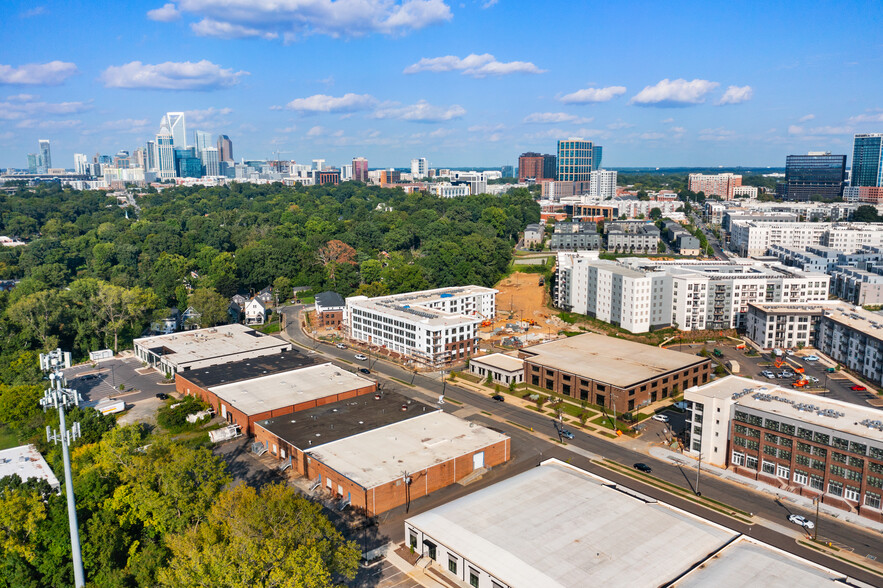 2240-2250 Toomey Ave, Charlotte, NC for rent - Building Photo - Image 3 of 6