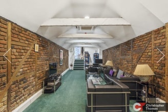 10 High St, Windsor to rent Interior Photo- Image 2 of 4