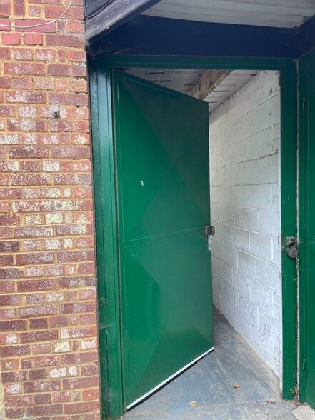 Unit 2, 100 Whitehill Rd, Southfleet to rent - Building Photo - Image 2 of 4