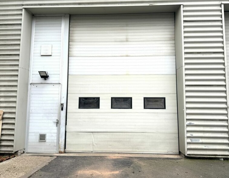 Light Industrial in Le Bourget to rent - Building Photo - Image 2 of 33