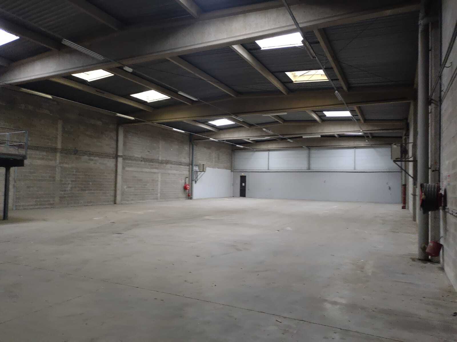 Light Industrial in L'HAY-LES-ROSES to rent Interior Photo- Image 1 of 4