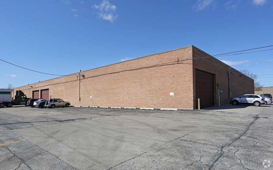 290-300 Beeline Dr, Bensenville, IL for rent - Building Photo - Image 2 of 3