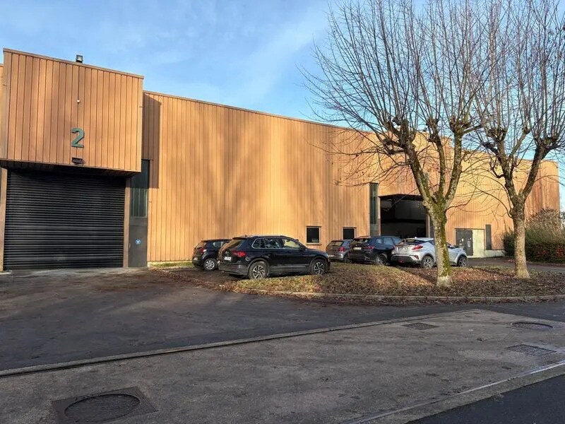 Light Industrial in Émerainville to rent Primary Photo- Image 1 of 14