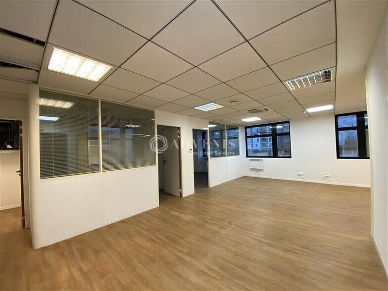 16 Rue Jean Jacques Rousseau, Issy-les-Moulineaux to rent - Interior Photo - Image 3 of 9