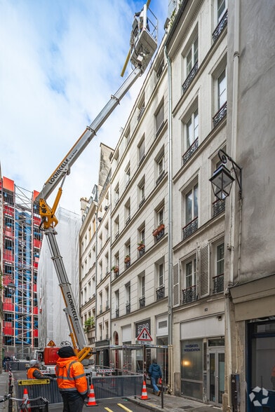16 Rue Geoffroy L'Angevin, Paris for sale - Primary Photo - Image 1 of 1