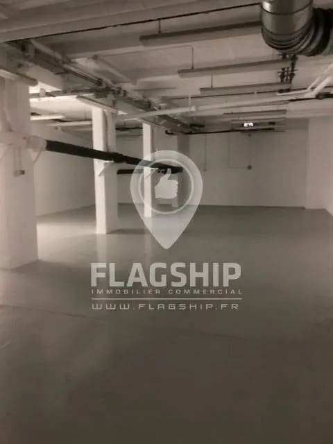 Location Commerce 352 m² - Photo 1