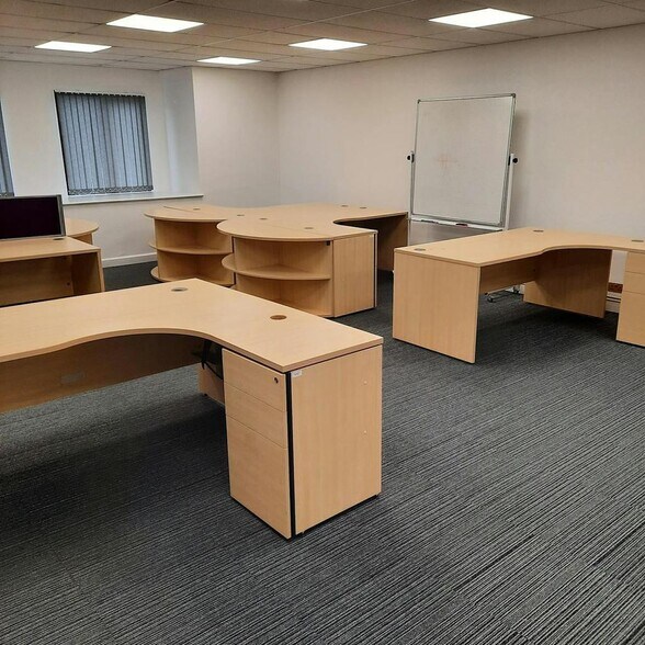 Linden Dr, Liss to rent - Interior Photo - Image 3 of 4