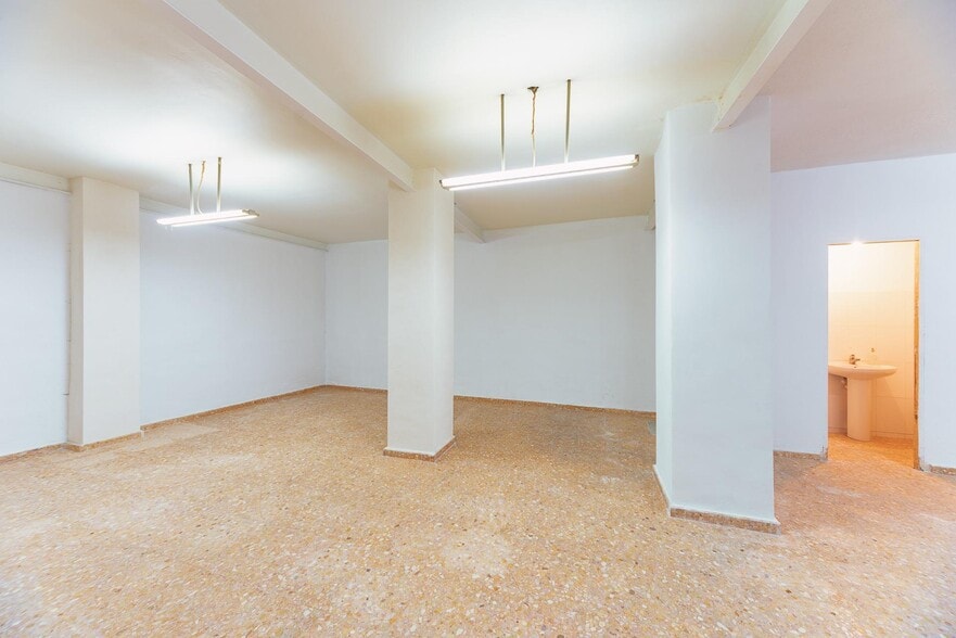 Carrer Monserrate Guilabert Valero, 77, Elche, Alicante for sale - Interior Photo - Image 3 of 15