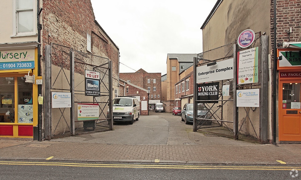 Walmgate, York to rent - Building Photo - Image 2 of 3