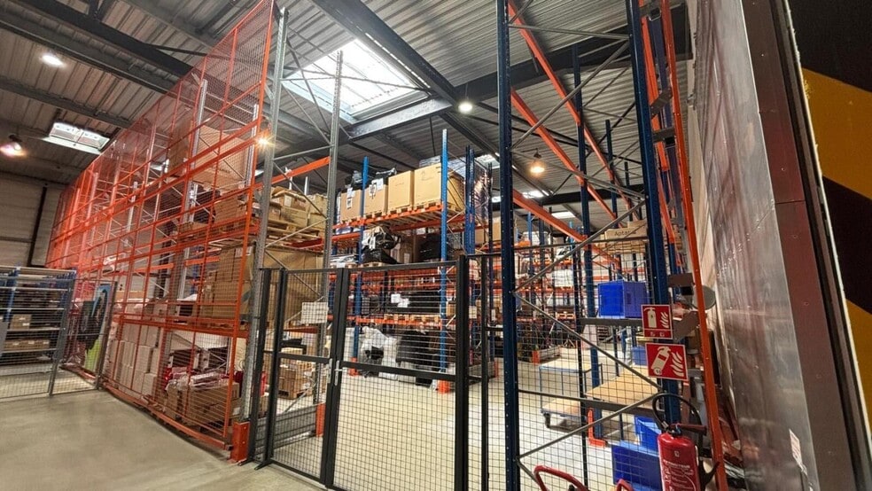 Light Industrial in Gennevilliers to rent - Building Photo - Image 3 of 15