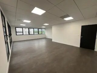 Office in Aubagne to rent Interior Photo- Image 1 of 6