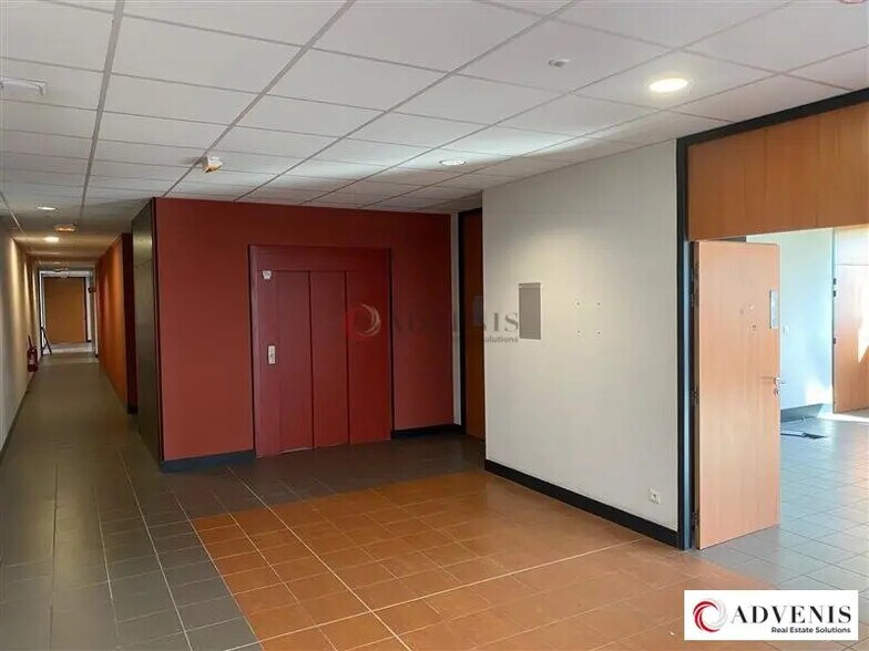 Office in Gradignan to rent - Lobby - Image 3 of 11