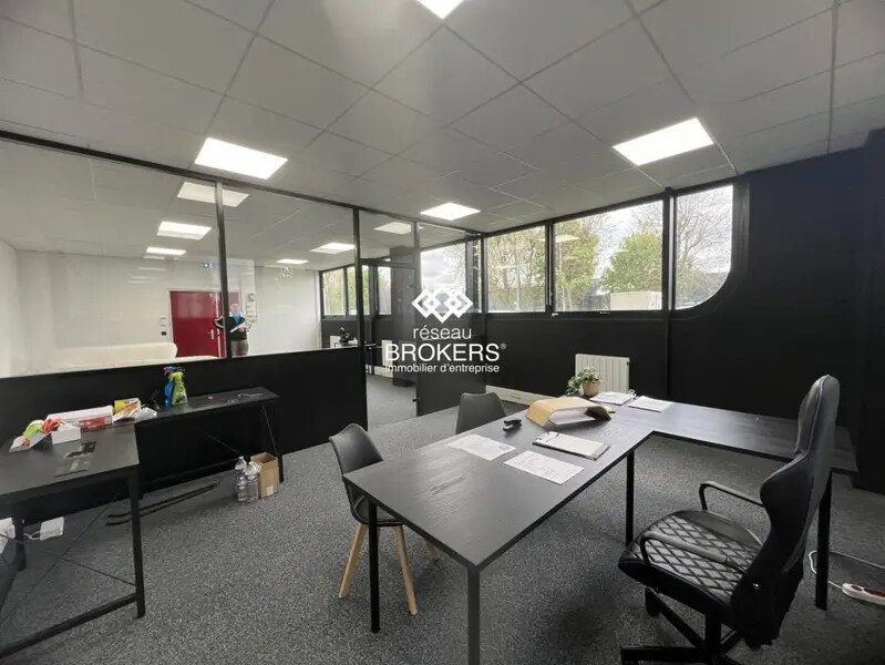 Office in Villebon-sur-Yvette to rent Interior Photo- Image 1 of 4