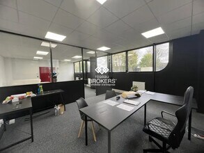 Office in Villebon-sur-Yvette to rent Interior Photo- Image 1 of 4