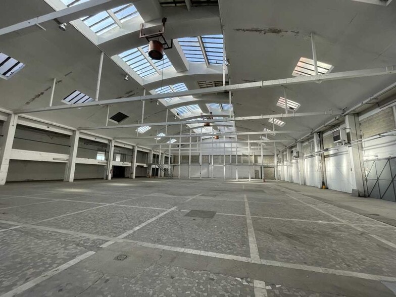 Industrial in La Courneuve to rent - Interior Photo - Image 3 of 11
