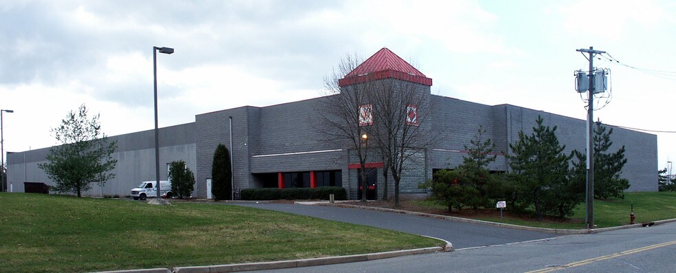 35 Commerce Dr, Somerset, NJ to rent - Building Photo - Image 2 of 3